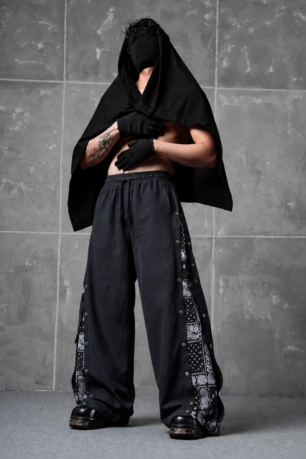 BANDANA SPLIT BAGGY SWEATPANTS